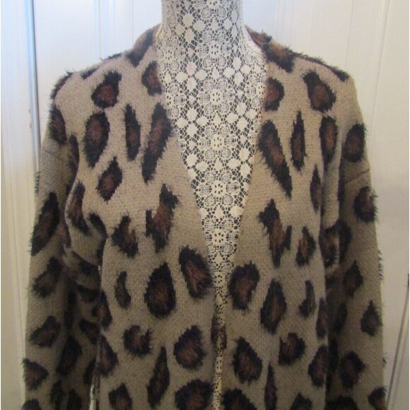 MK Metric Knits Cardigan Leopard Animal Print Fuzzy Ultra Soft Sweater Size L - Picture 3 of 10